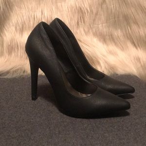 Michael Antionio pumps